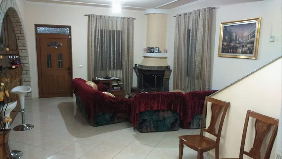 Shtepi me qera. dhe në shitje.