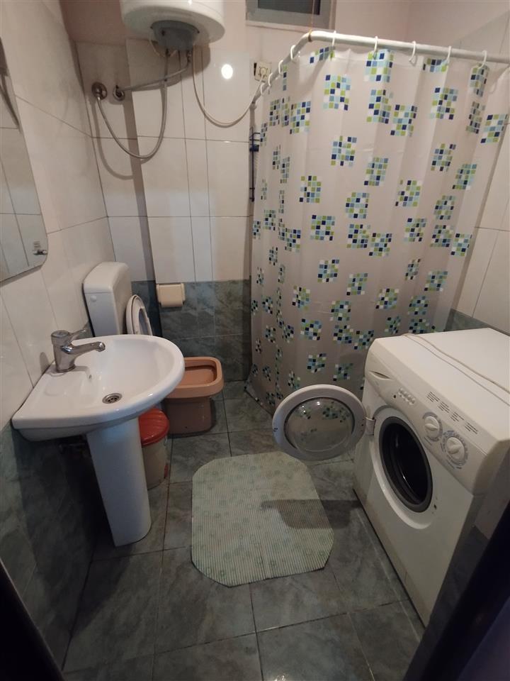 Qera 1+1 kodra e priftit