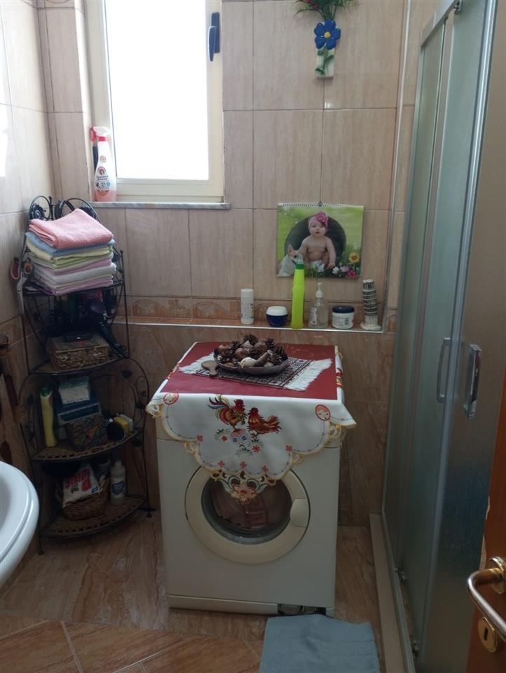 Shitet apartament 2+1 i mobiluar !