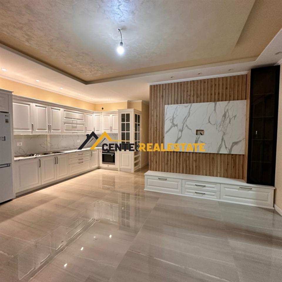 JEPET ME QIRA APARTAMENT 3+1+2 I SUPER MOBILUAR, ELBASAN.