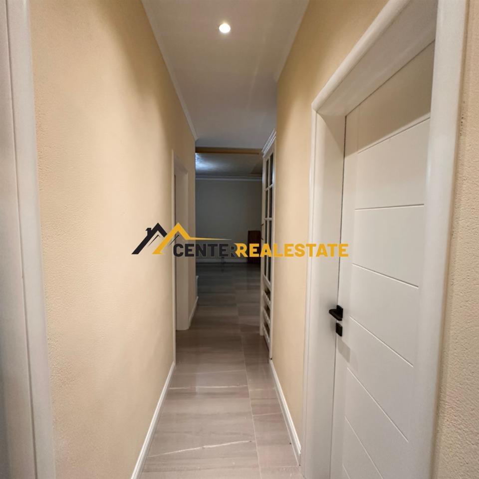JEPET ME QIRA APARTAMENT 3+1+2 I SUPER MOBILUAR, ELBASAN.