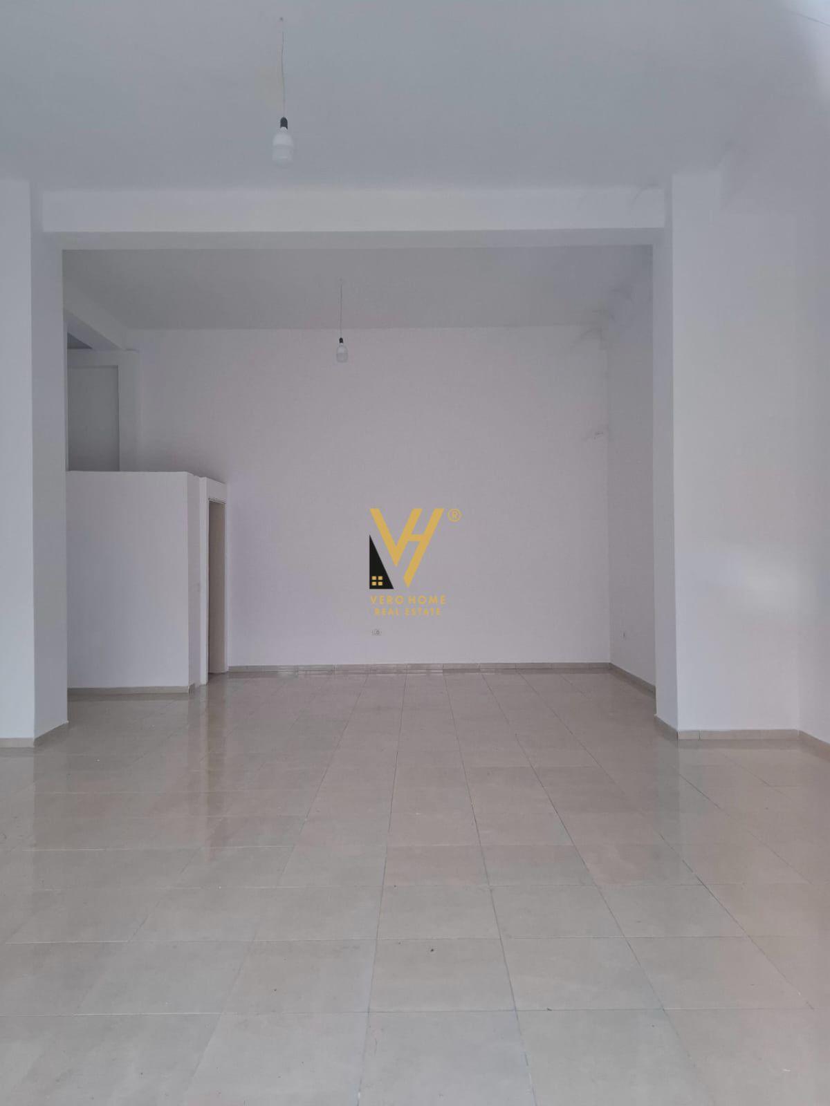 DYQAN 80 M2 TE UNAZA E RE 80.000 LEKE