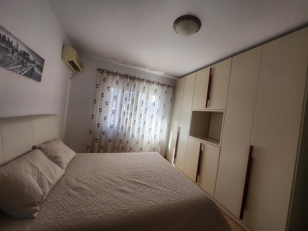 Jepet apartament me qira 2+1 prane Stadiumit Dinamo