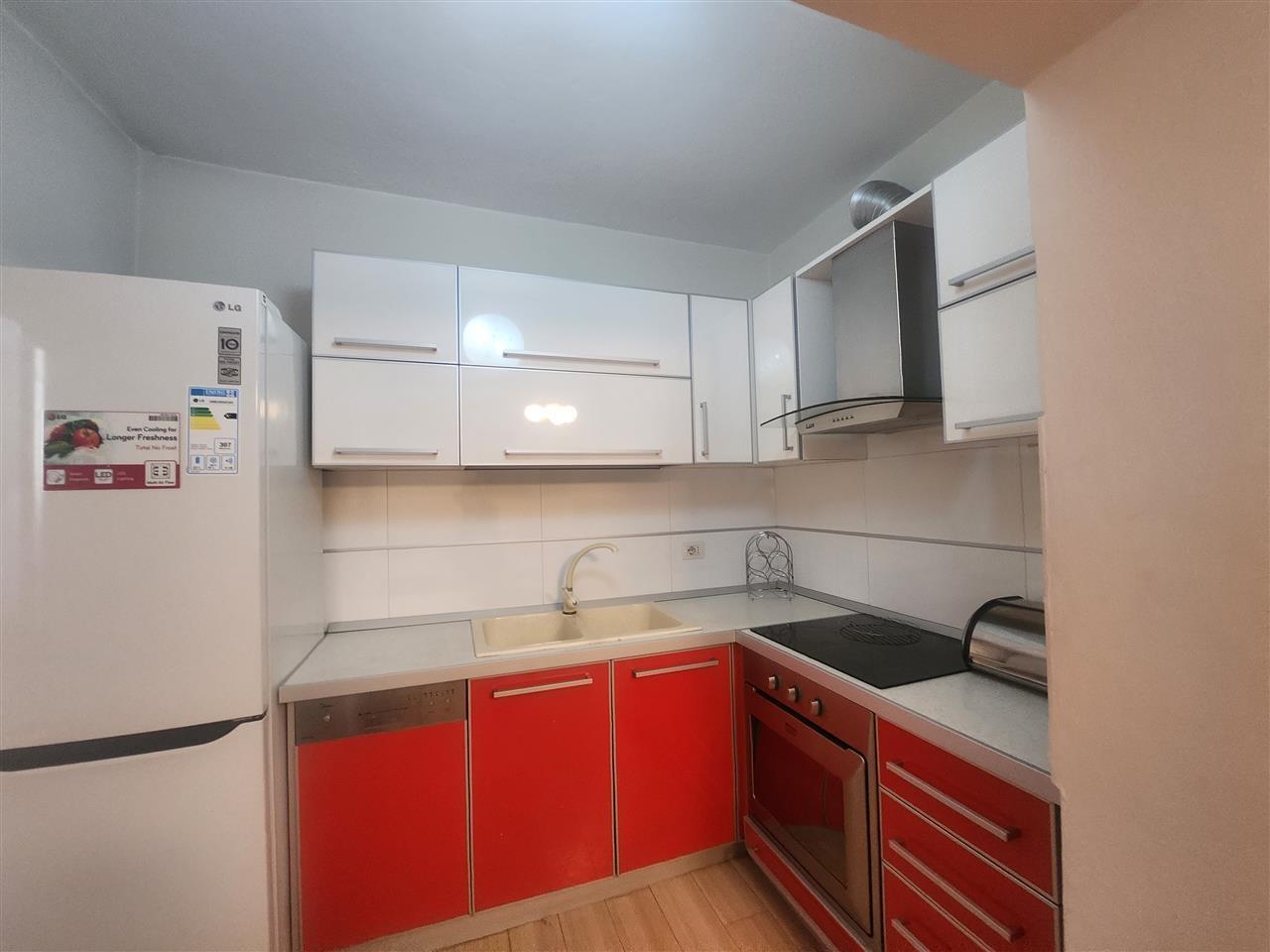 Jepet apartament me qira 2+1 prane Stadiumit Dinamo