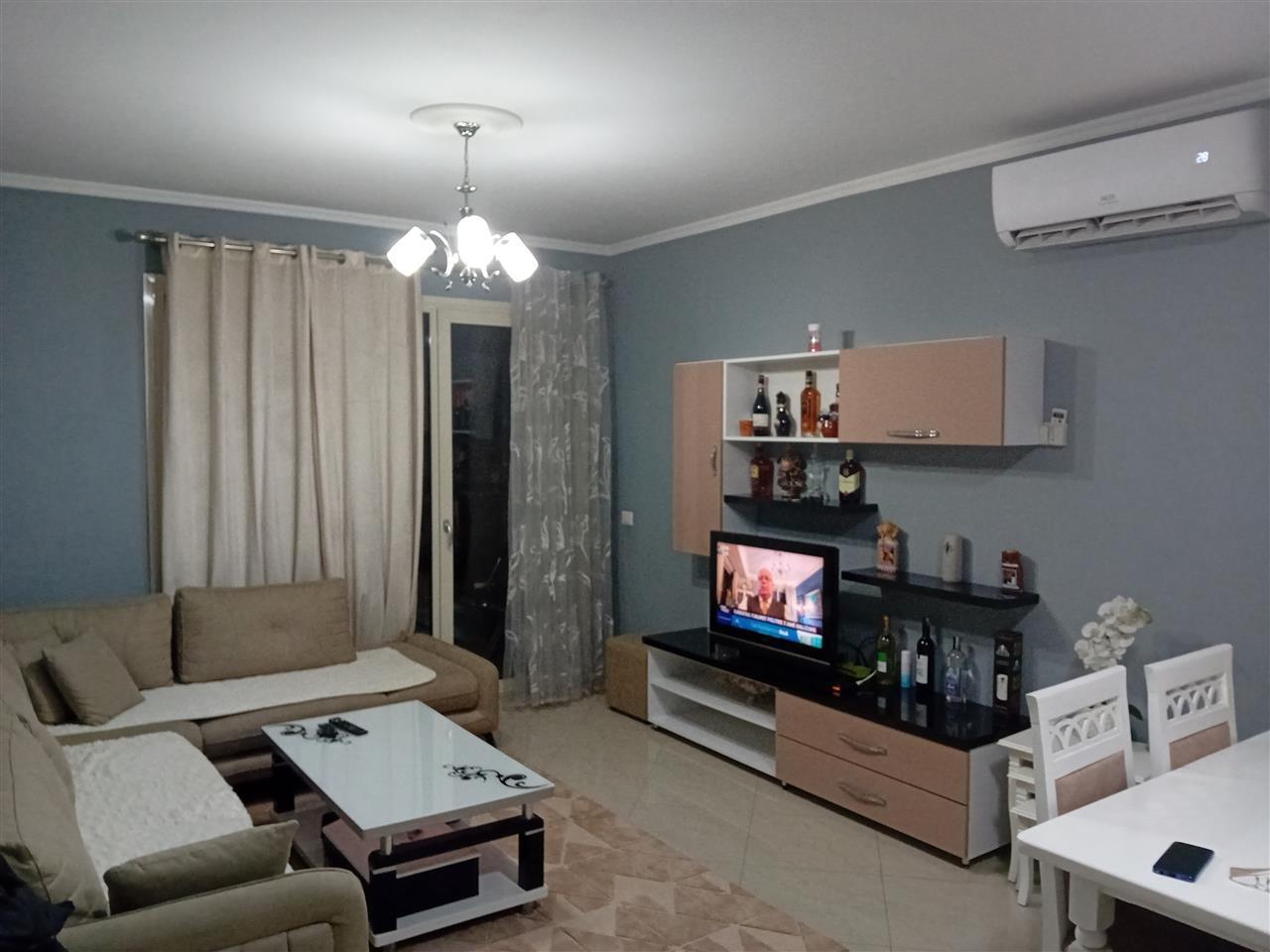 Jepet me qira 400 euro 1+1 Kati 4 me anshesor