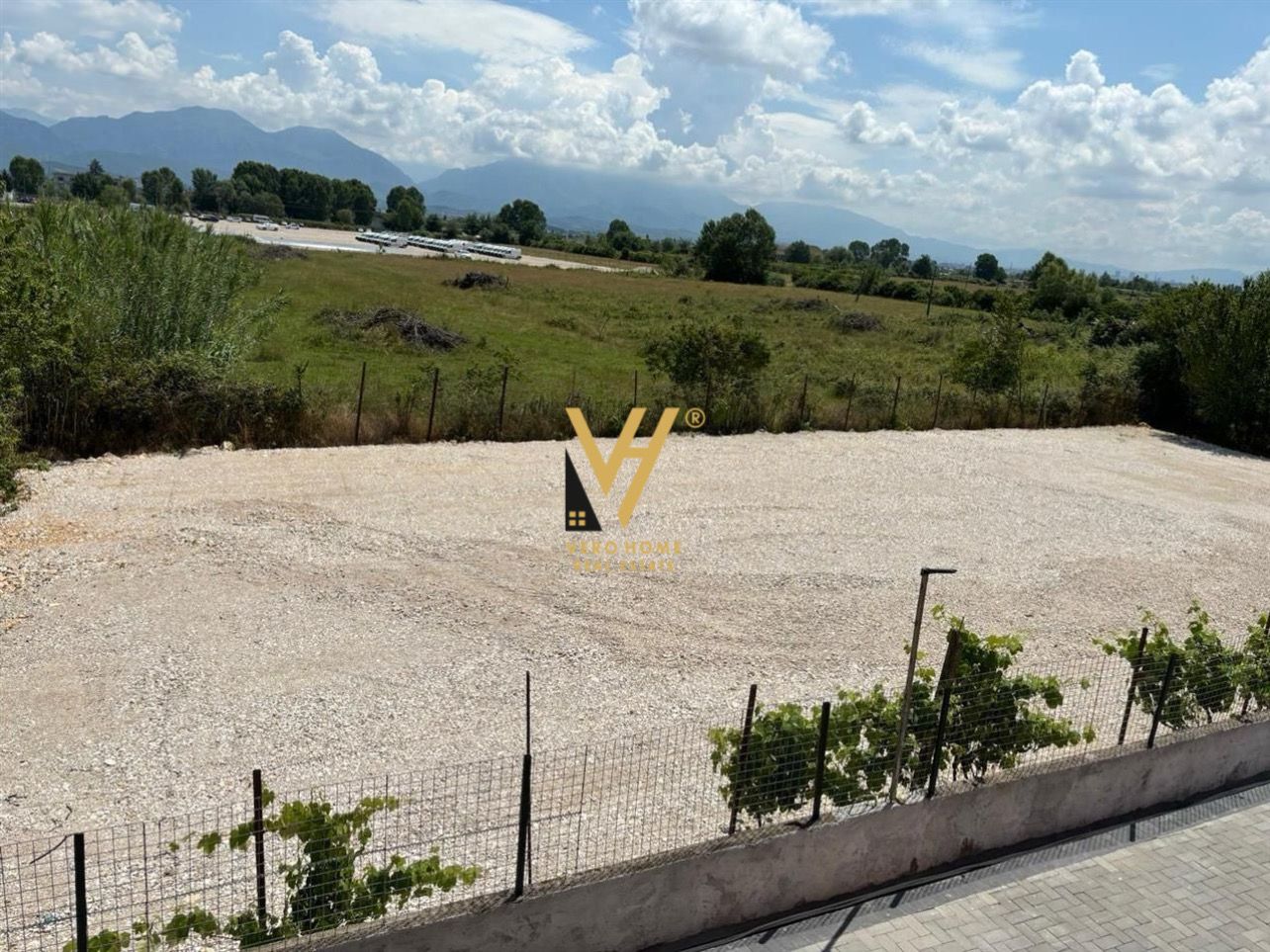 TOKE 2.000 M2 TE RRUGA E AEROPORTIT 1.500 EURO