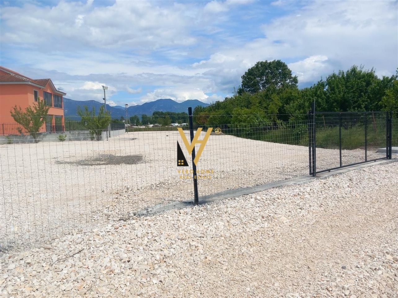 TOKE 2.000 M2 TE RRUGA E AEROPORTIT 1.500 EURO