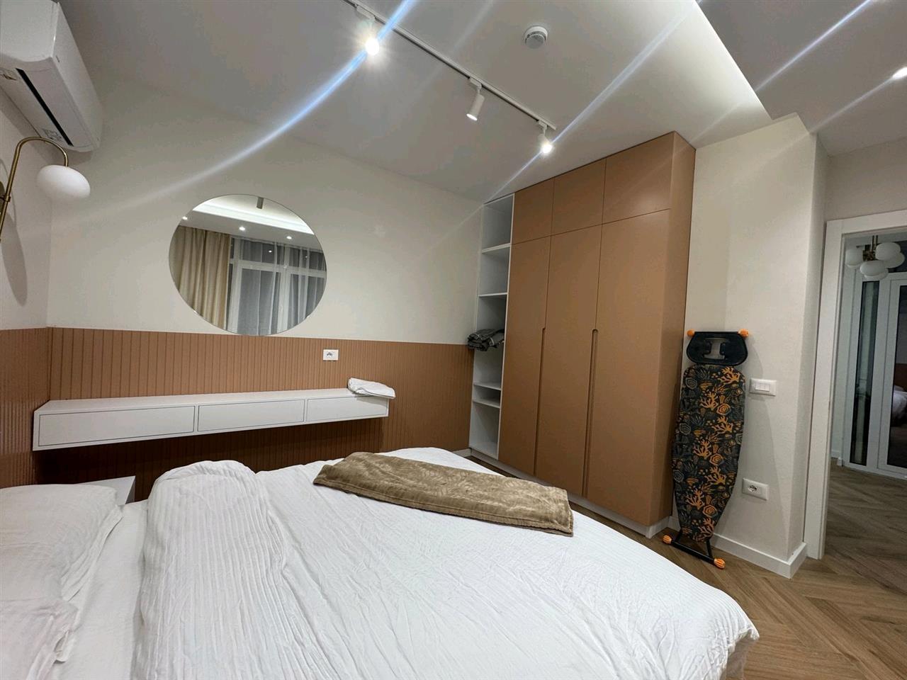 Jepet me qera apartamenti 1+1,mbrapa condor ceneter