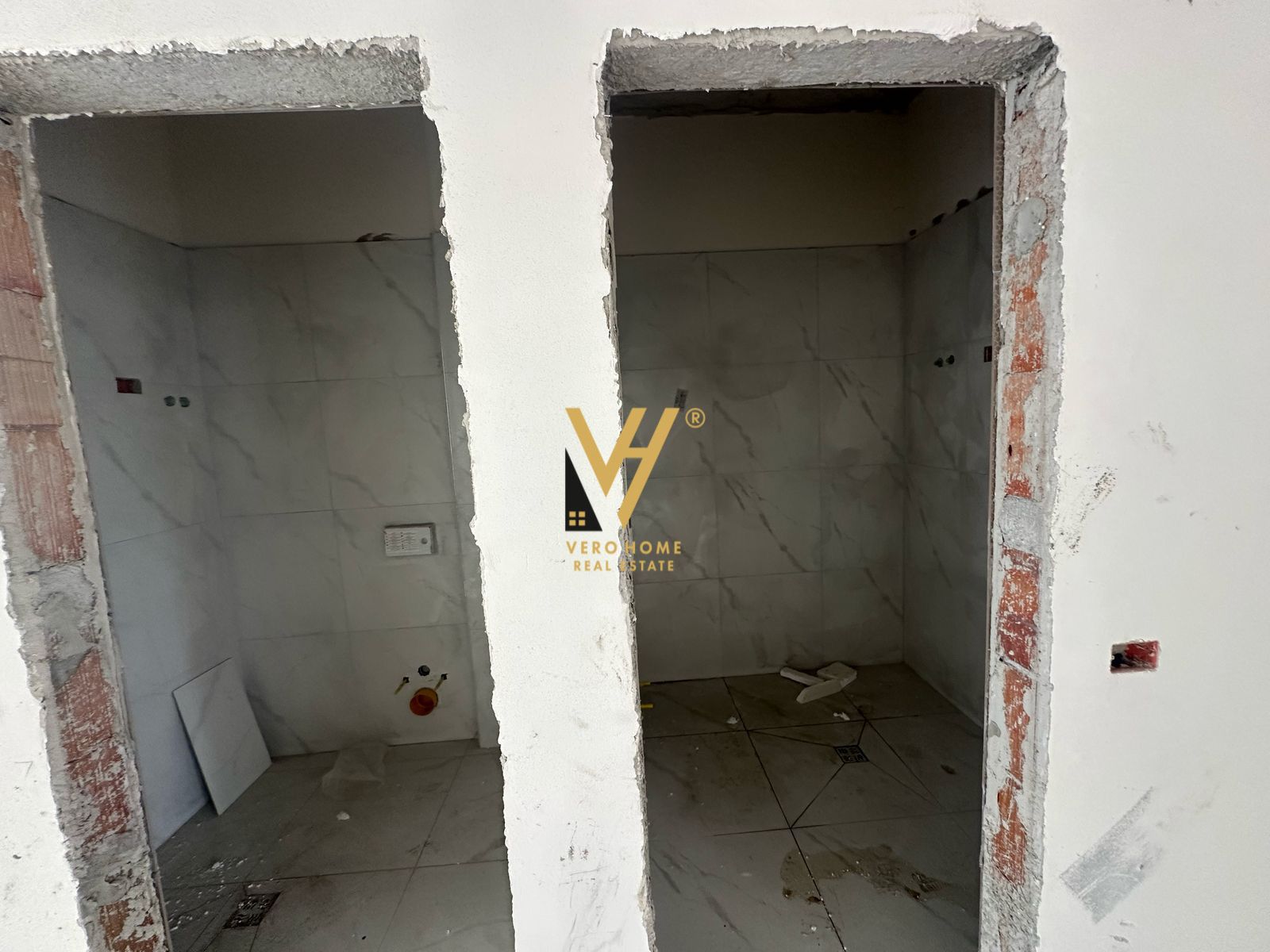 AMBJENT BIZNESI 195 M2 ME QERA NE KAMEZ 2.000 EURO