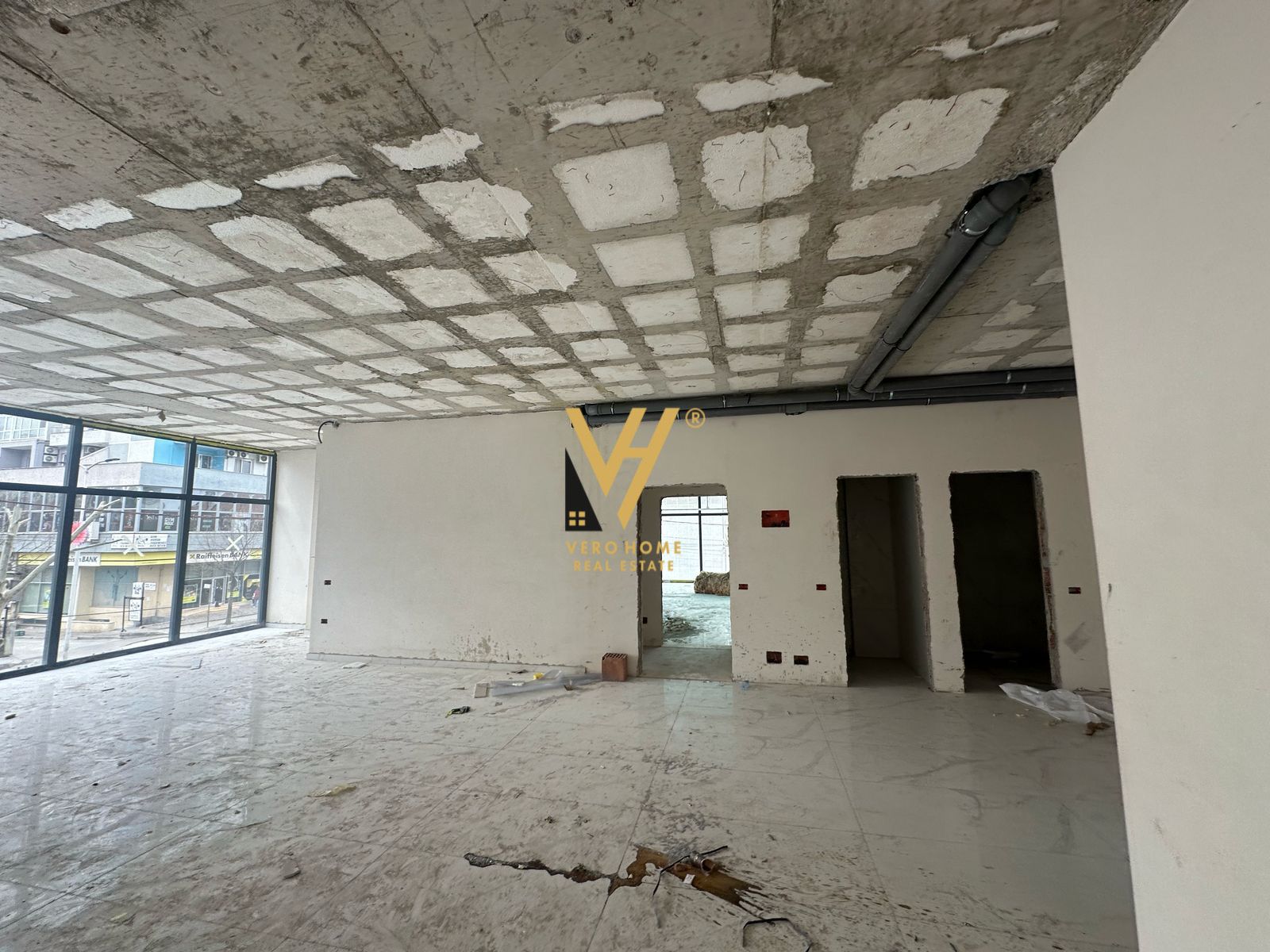 AMBJENT BIZNESI 195 M2 ME QERA NE KAMEZ 2.000 EURO