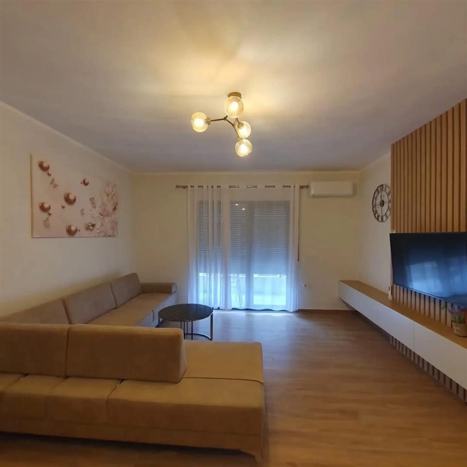 Apartament me qeta 2+1+2 ne Lungomare Vlore