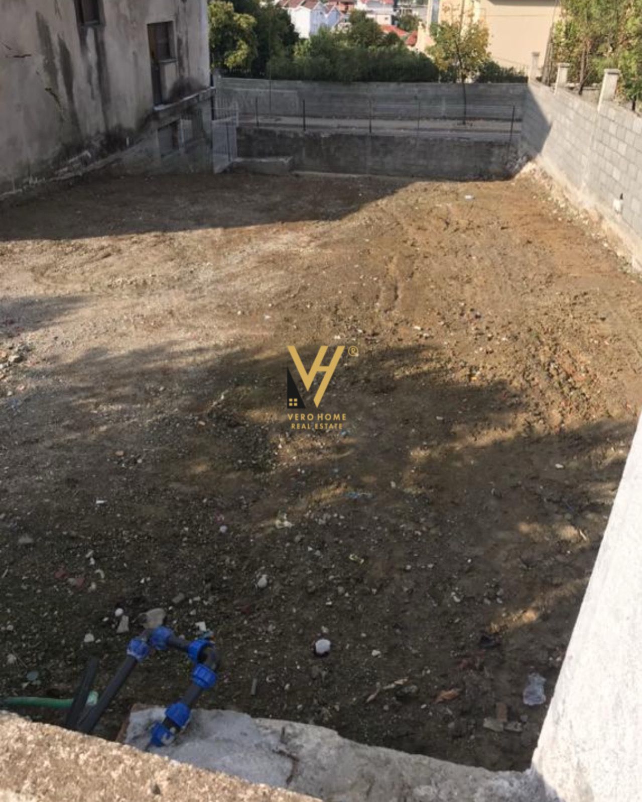 AMBIENT 1.500 M2 NE KAMEZ 5.000 EURO