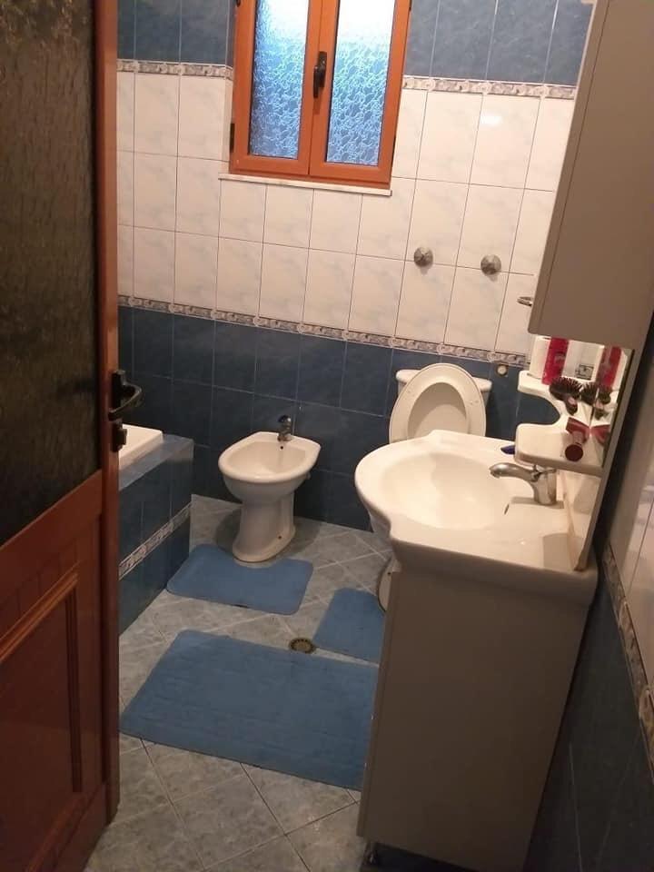 Shitet ose nderrohet