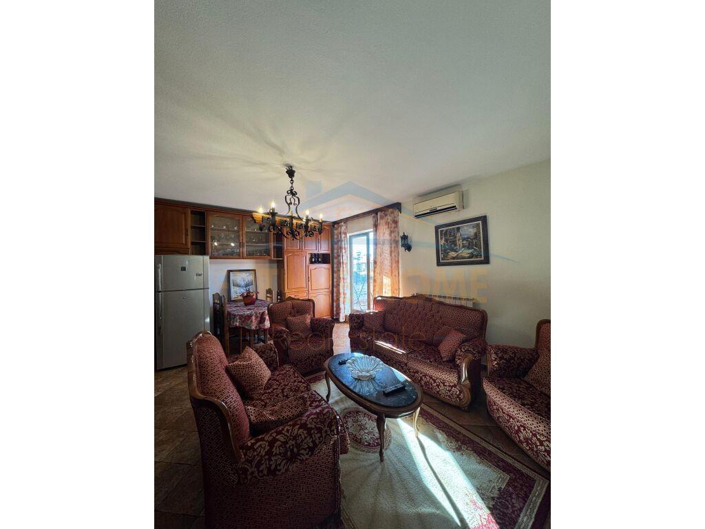 Qera, Apartament 2+1+2 ,Pazari i Ri, Tiranë