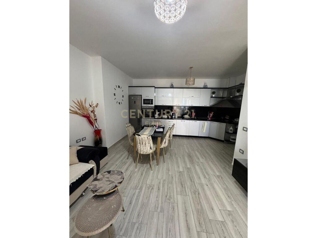 SHITET APARTAMENT 2+1 VIJE E PARE ME DETIN NE PLAZH!!