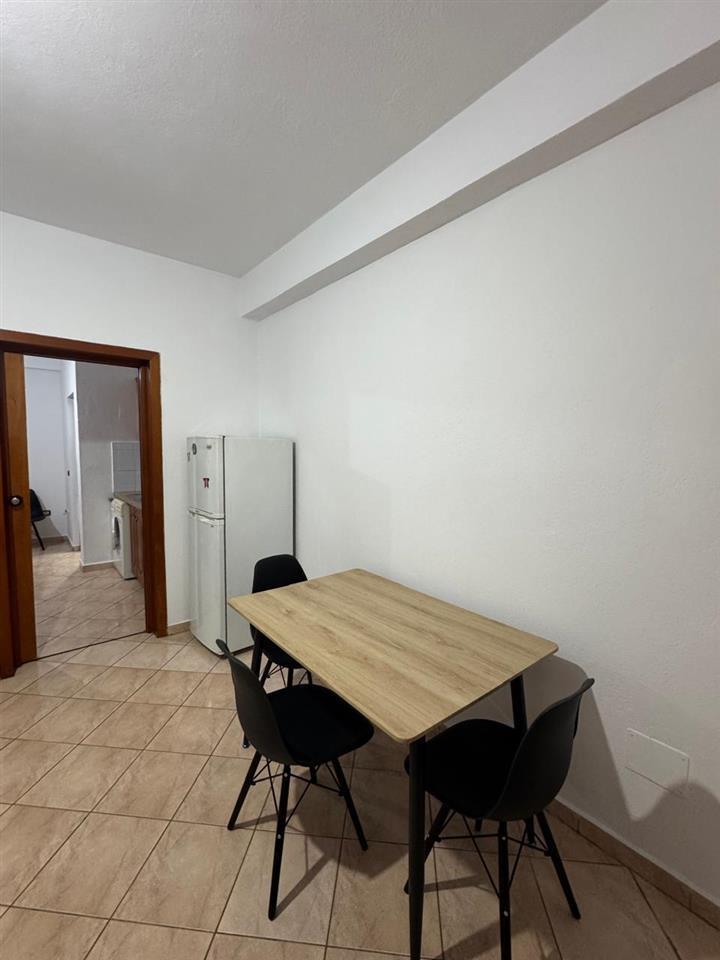 Jepet apartament me qera 1+1 ne Durres