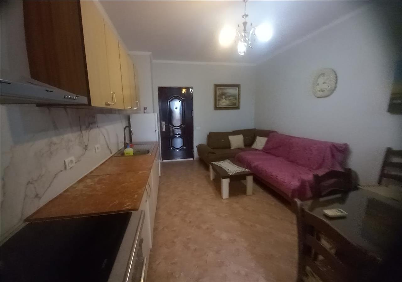 Apartament qera 1+1+ ballkon tek muzeumit ne Durres