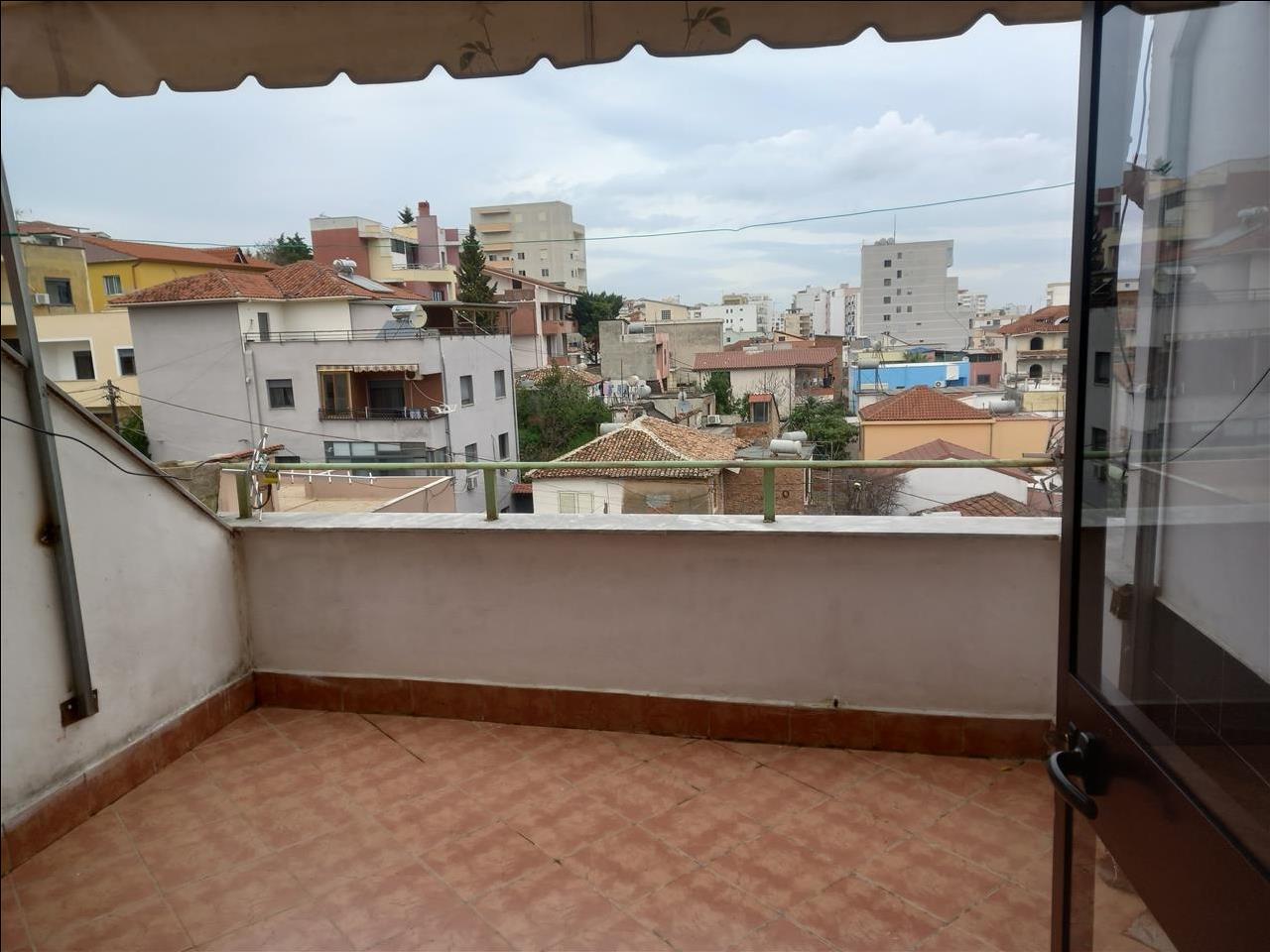 Apartament qera 1+1+ ballkon tek muzeumit ne Durres