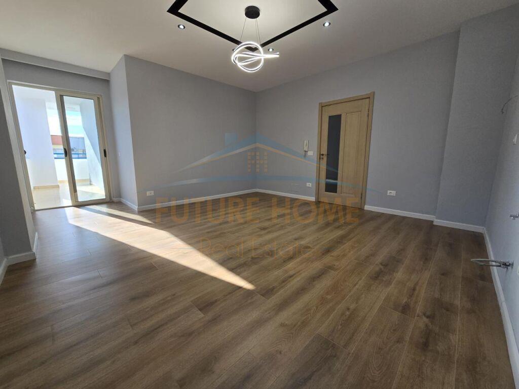 Shitet, Apartament 2+1+2, Kthesa e Kamzes, Tiranë