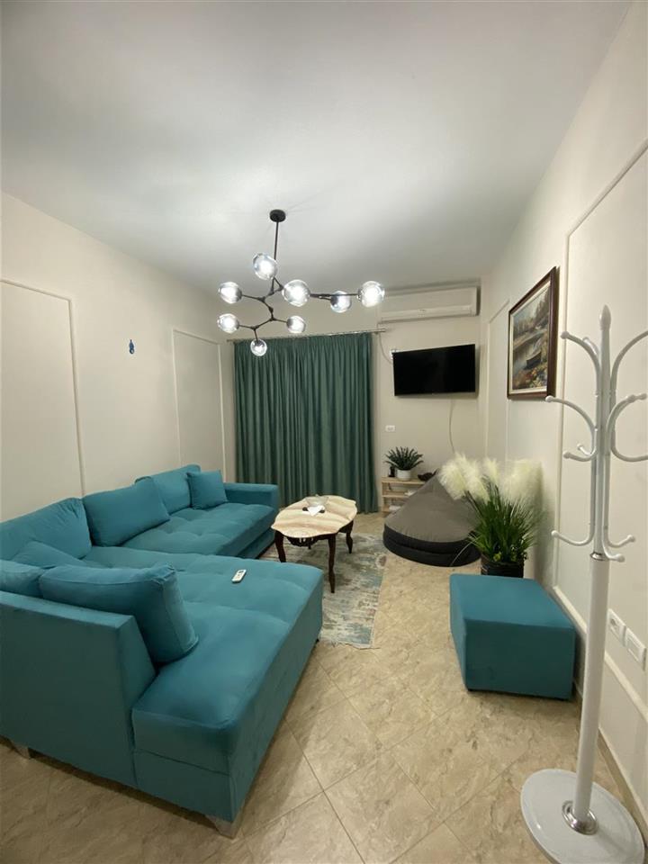 Qera ditore tek shkembi kavajes