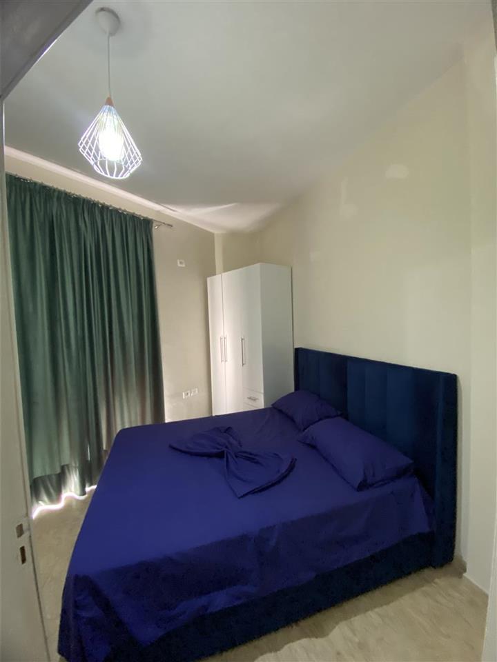 Qera ditore tek shkembi kavajes