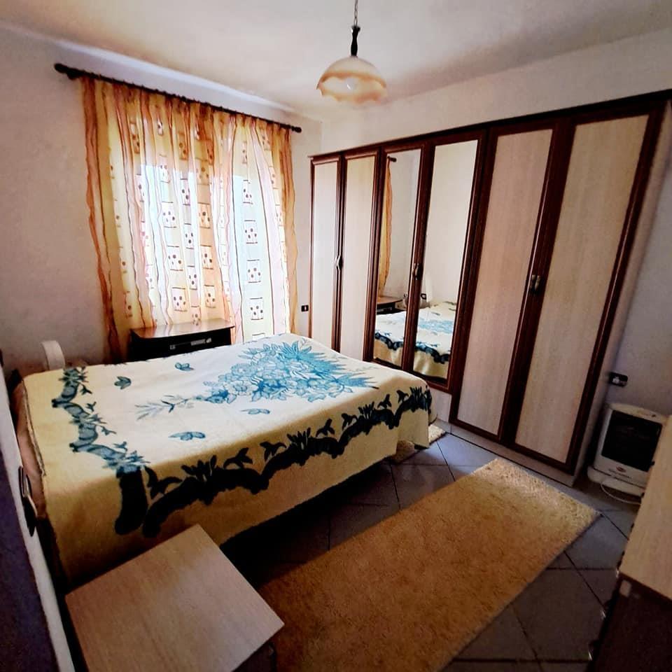 Kavaje, apartament 3+1,afer tregut industrial.