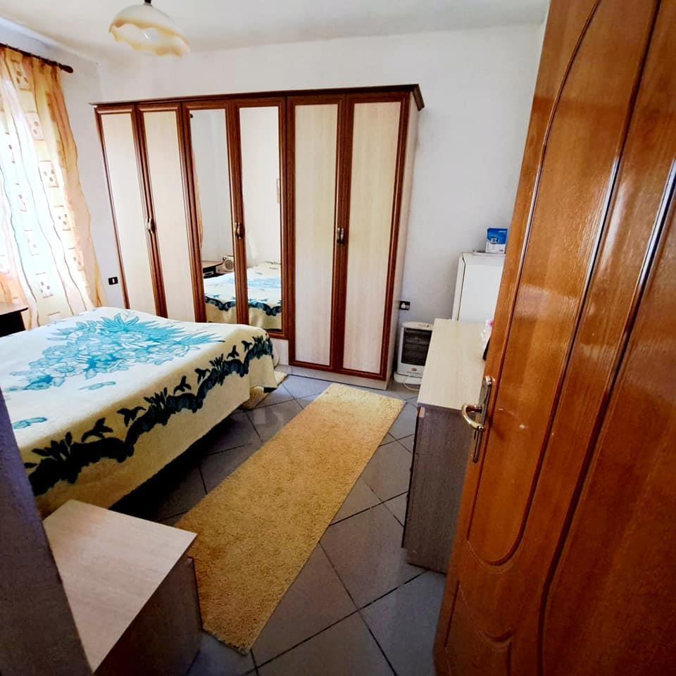 Kavaje, apartament 3+1,afer tregut industrial.