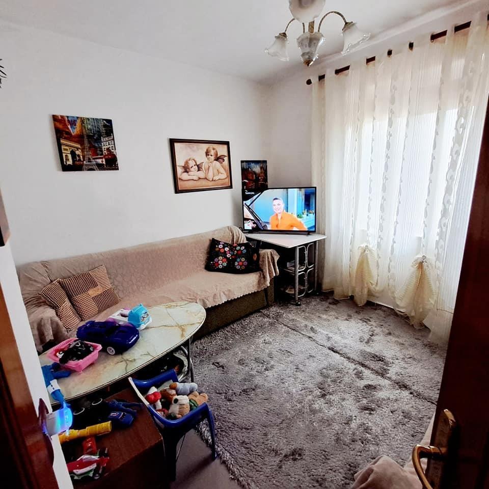 Kavaje, apartament 3+1,afer tregut industrial.