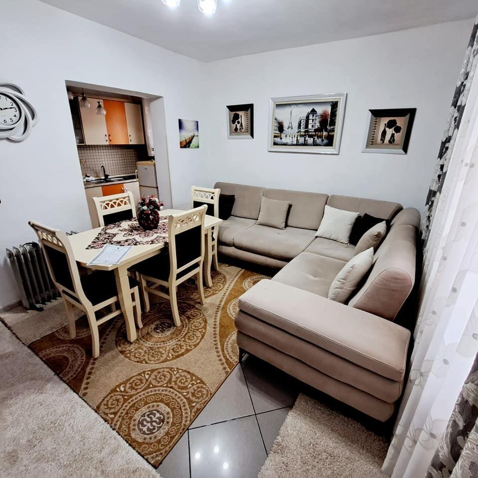 Kavaje, apartament 3+1,afer tregut industrial.