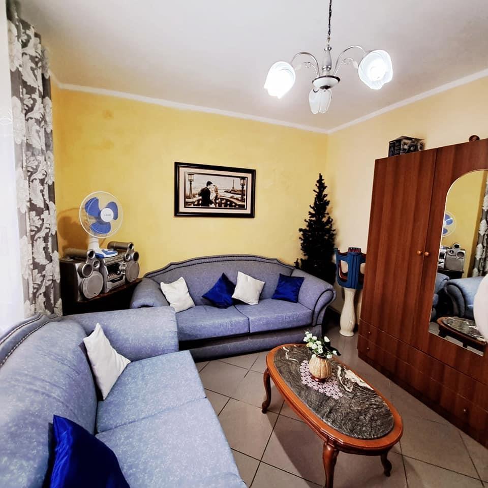 Kavaje, apartament 3+1,afer tregut industrial.