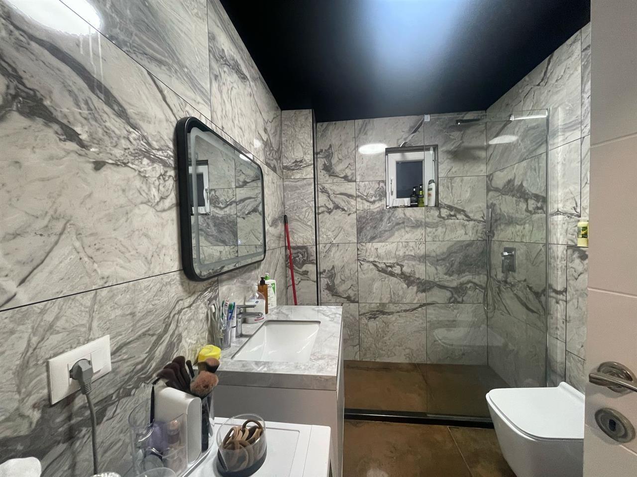 Jepet me qira apartament 1+1 tek Komuna e Parisit