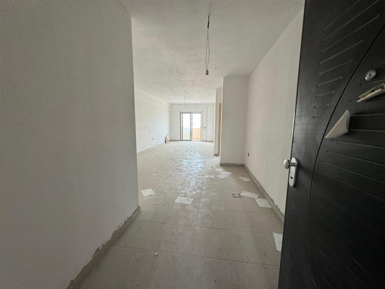 Apartament 2+1 me verandë në katin e fundit – në shitje!