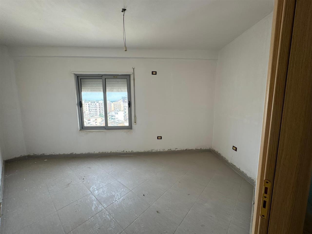 Apartament 2+1 me verandë në katin e fundit – në shitje!