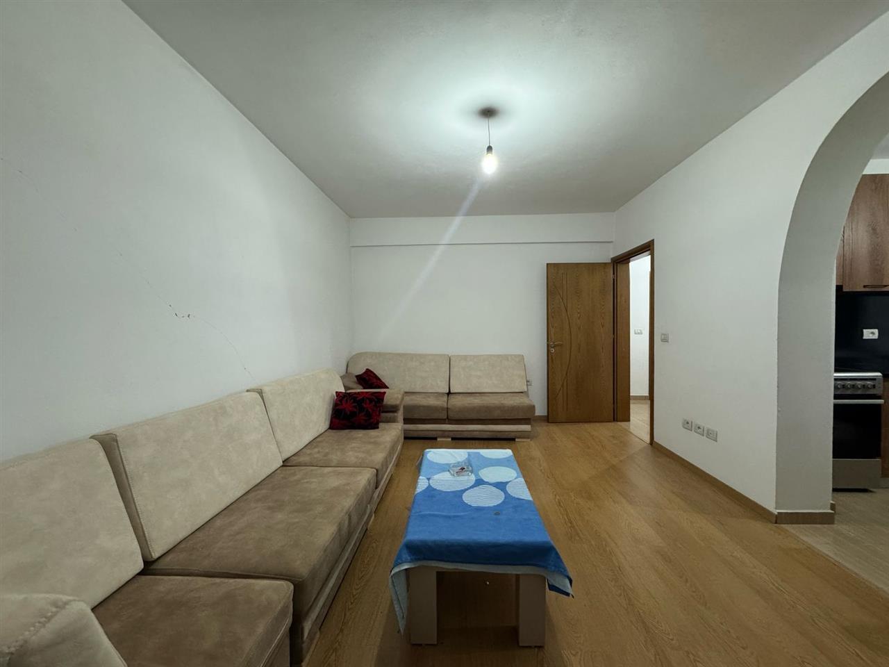 SHKOLLA E BASHKUAR, JAPIM ME QIRA APARTAMENT 1+1!