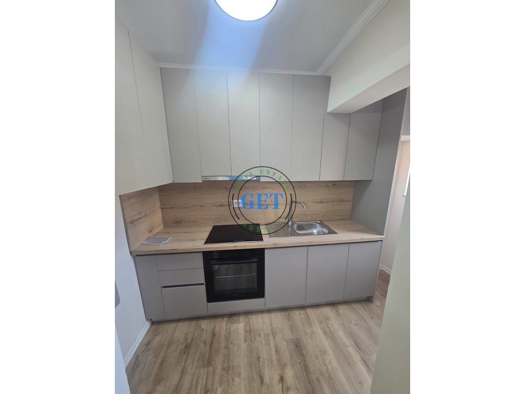 Shitet, Apartament 2+1 Rruga e Portit, Durres.