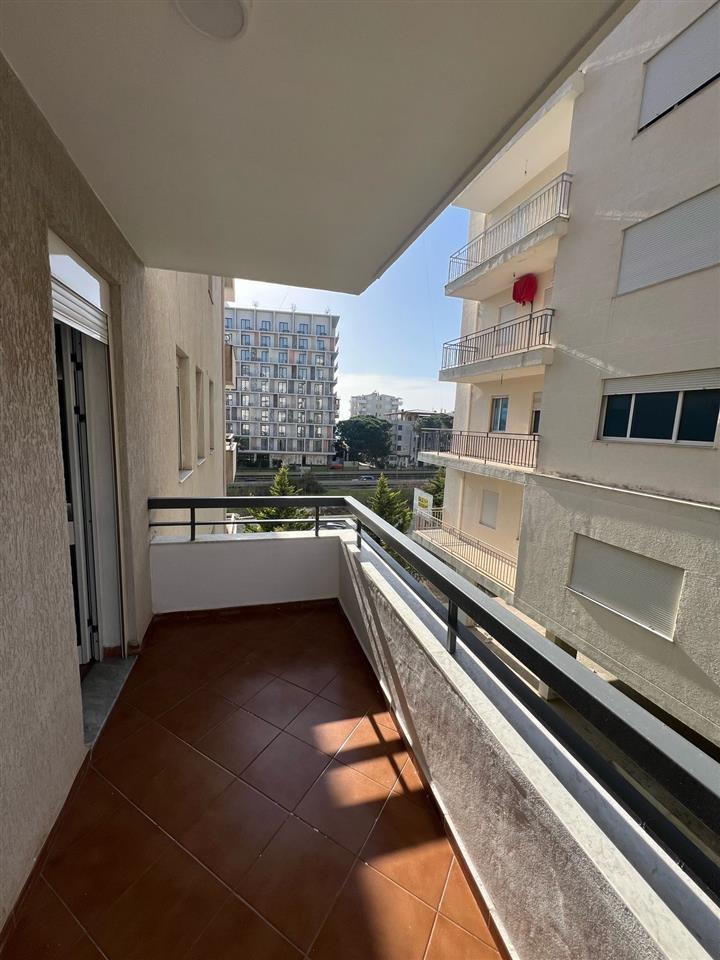 Shitet Apartament 1+1 te Shkembi kavajes