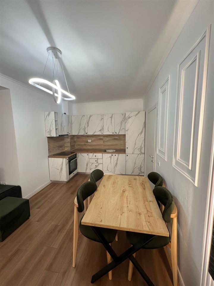Shitet Apartament 1+1 te Shkembi kavajes