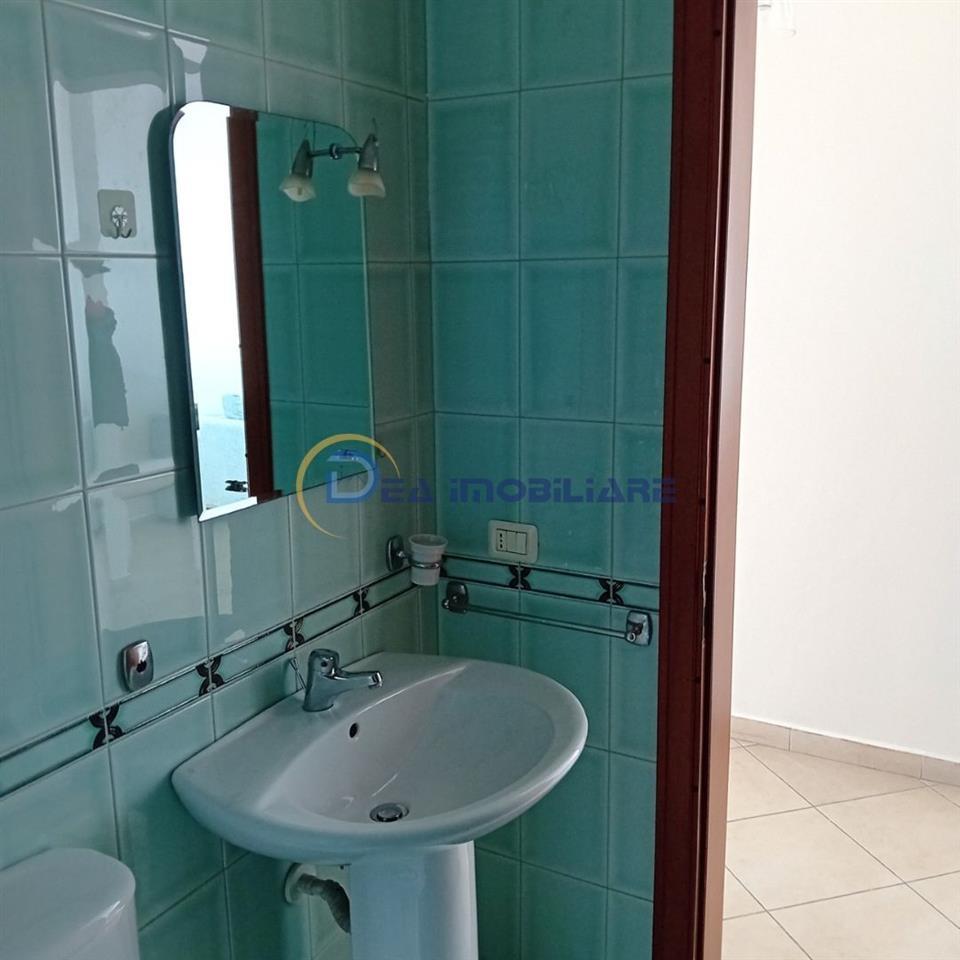 JEPET ME QIRA APARTAMENT 2+1 PMAJE NGA DETI