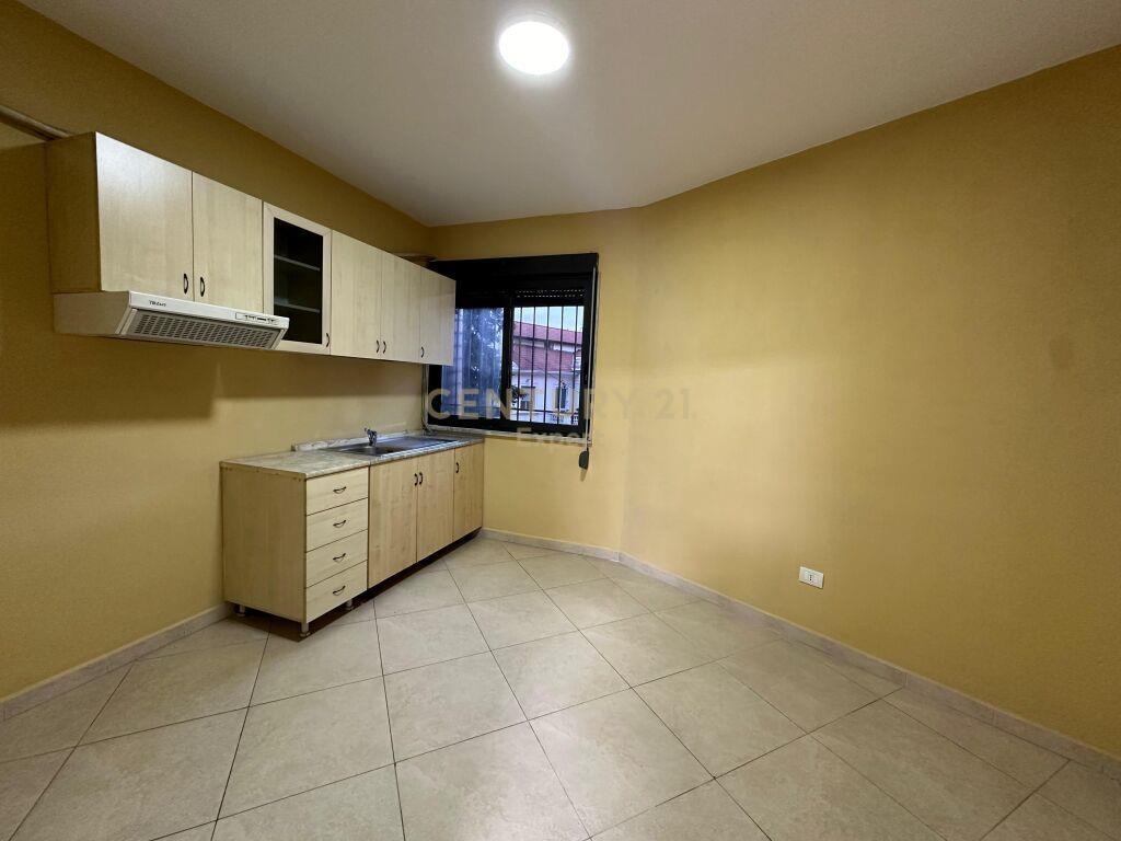 JEPET ME QIRA APARTAMENT 3+1+2 NE QENDER