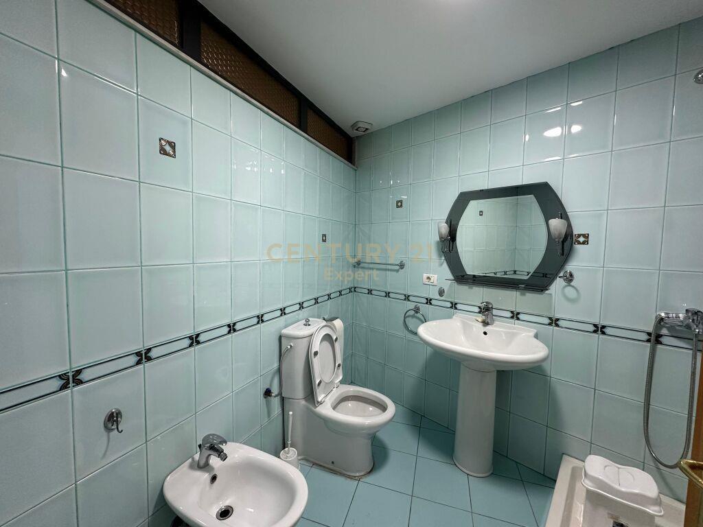 JEPET ME QIRA APARTAMENT 3+1+2 NE QENDER