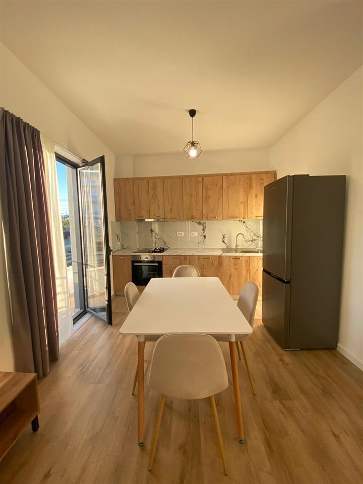 Jepet Apartament me Qera – Ndertese e re, 100% e mobiluar