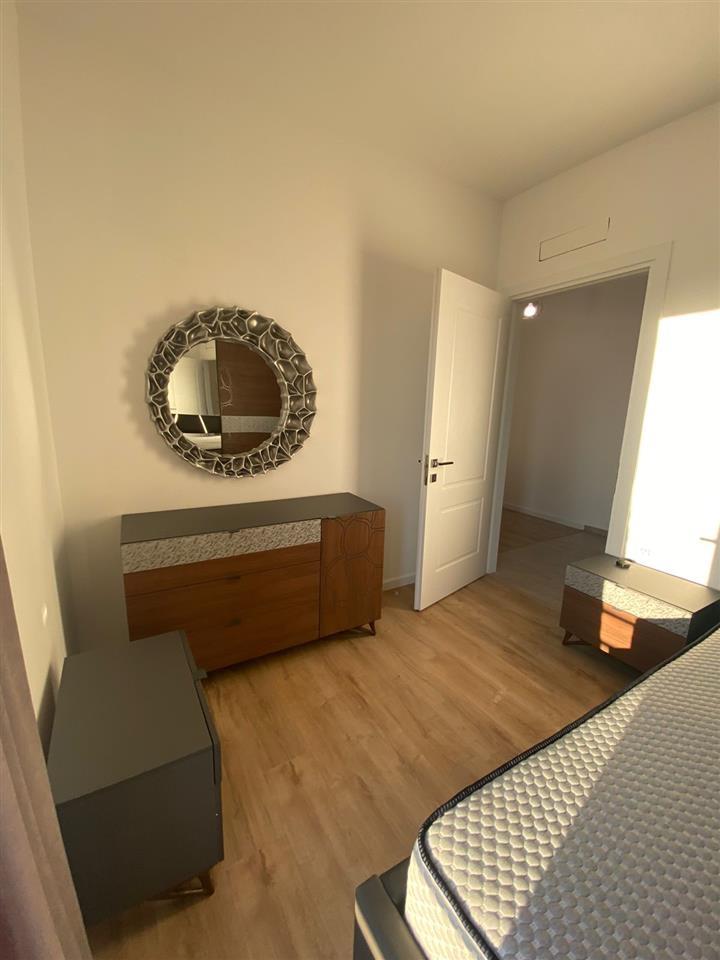 Jepet Apartament me Qera – Ndertese e re, 100% e mobiluar