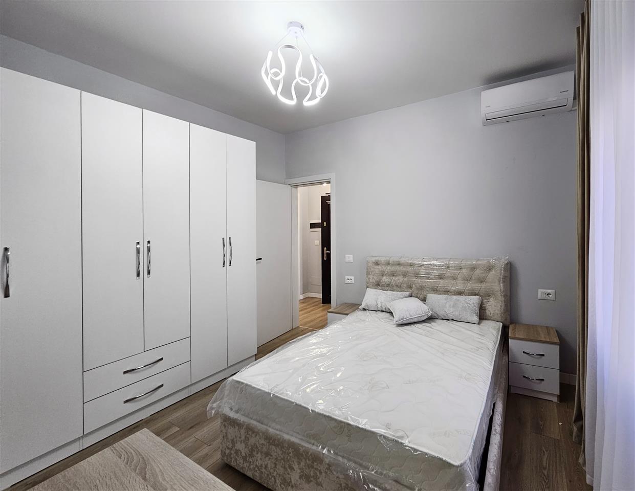 jepet me qira apartament 1+1 te Rr. e Barrikadave