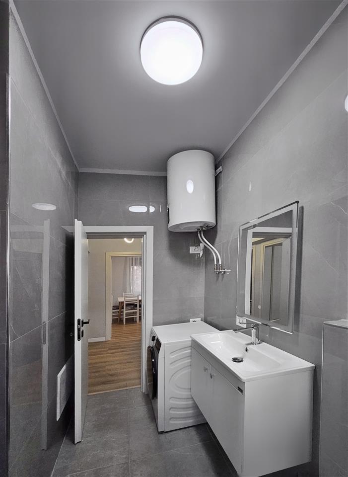 jepet me qira apartament 1+1 te Rr. e Barrikadave