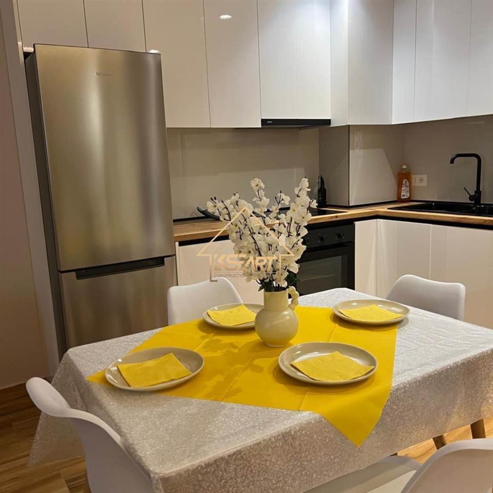 Jepet apartament me qira