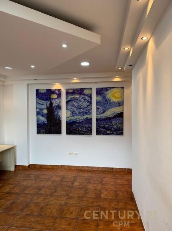 Jepet Me Qira Zyrë 156 m2 Ne Bllok € 750