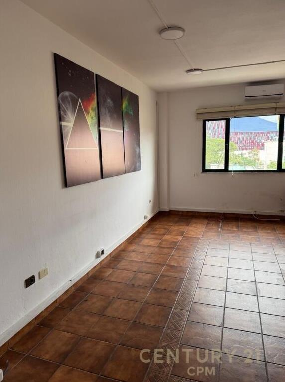 Jepet Me Qira Zyrë 156 m2 Ne Bllok € 750