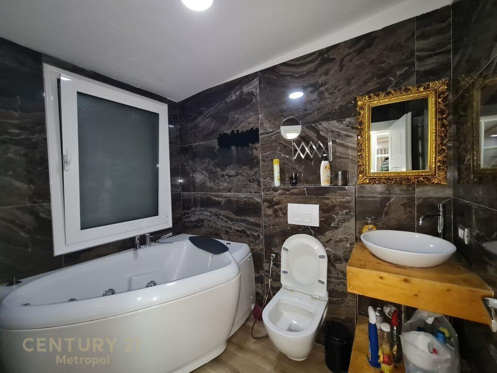 Jepet Me Qira Apartament 3+1+3 Tek Inxhiniera e Ndertimit