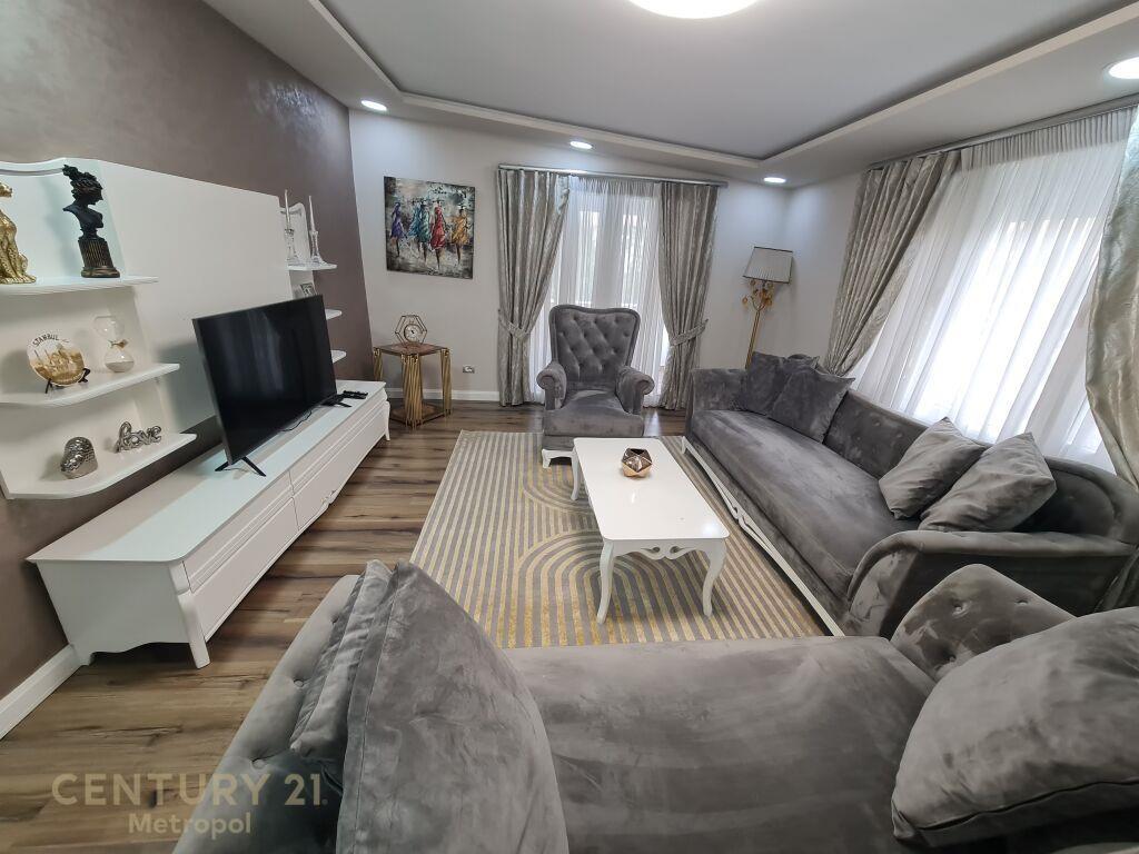 Jepet Me Qira Apartament 3+1+3 Tek Inxhiniera e Ndertimit