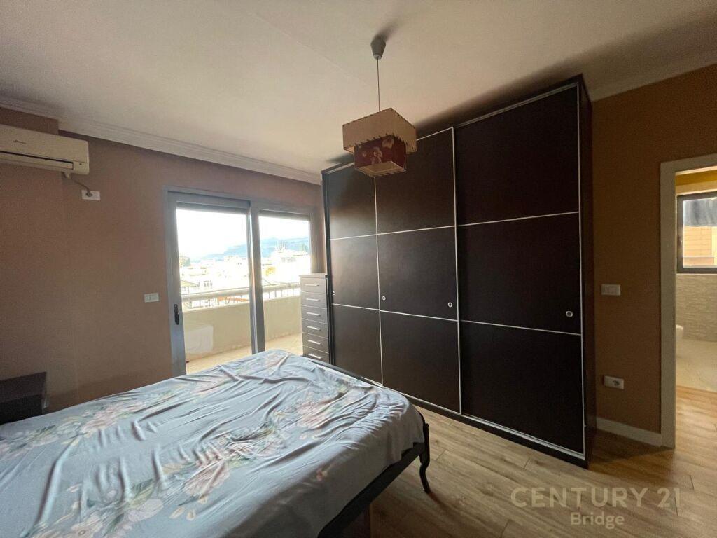 Jepet Me Qira Apartament 3+1+2 Tek Rruga e Kosovareve €950